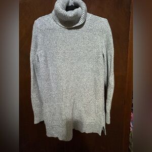 LOFT Cozy Gray Turtleneck Sweater front pockets size medium